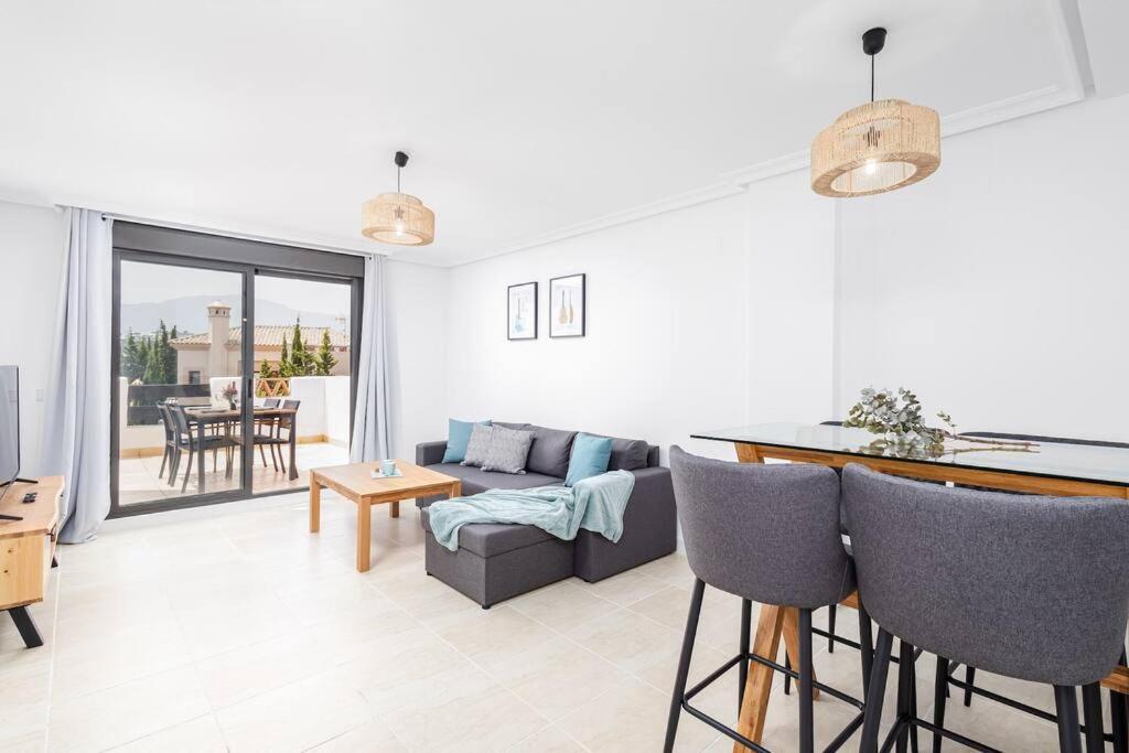 Beautiful 1 Bed Duplex Penthouse With Views Rdr327 *